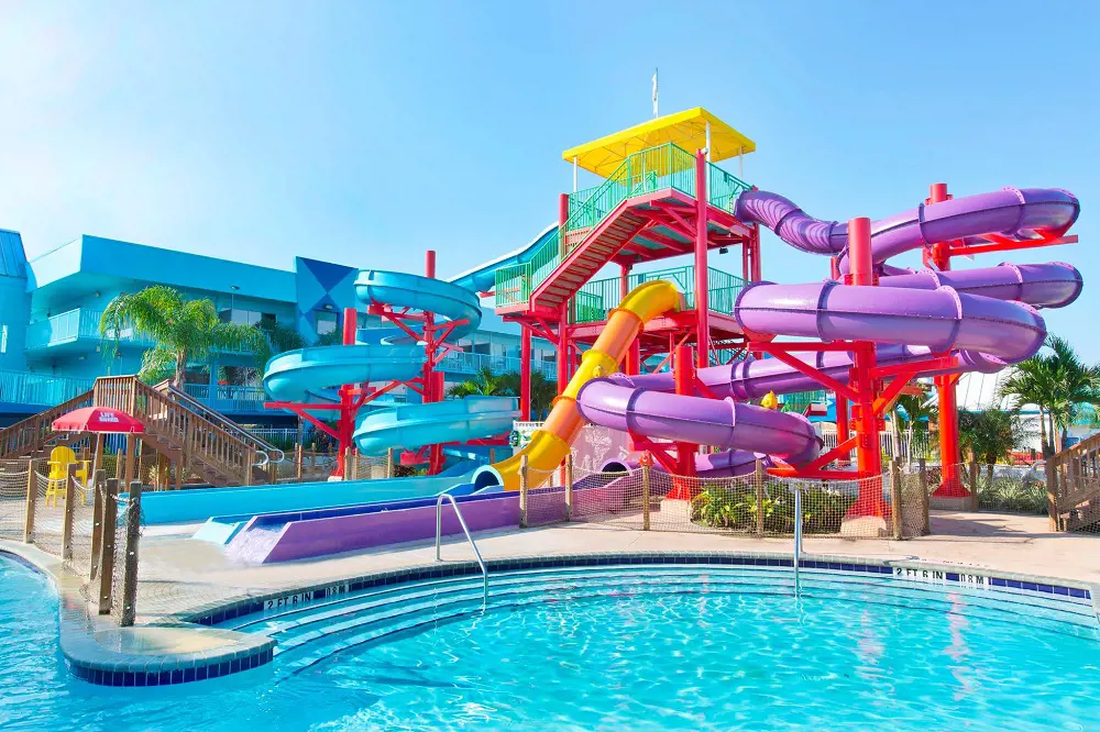 Most of the Florida hotels offers waterslides and lazy river for entertainment of its guest