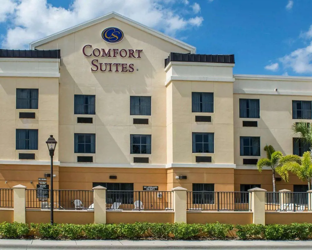 Comfort Suites in Vero Beach provides a gym area and fitness classes